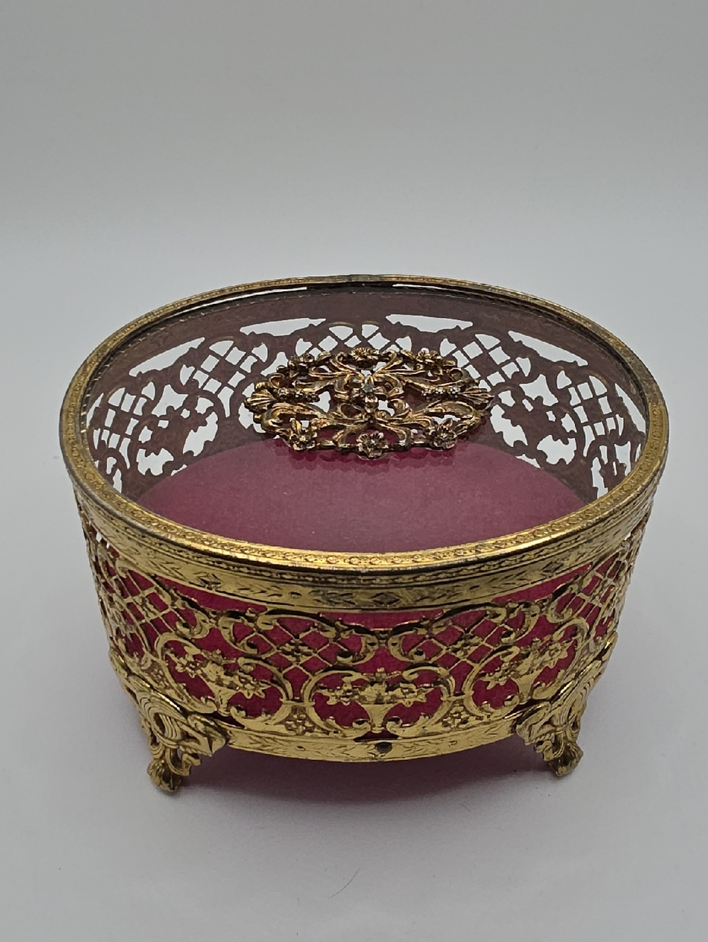 VINTAGE Hollywood Regency Lidded Jewelry Casket with Floral Medallion on the Lid